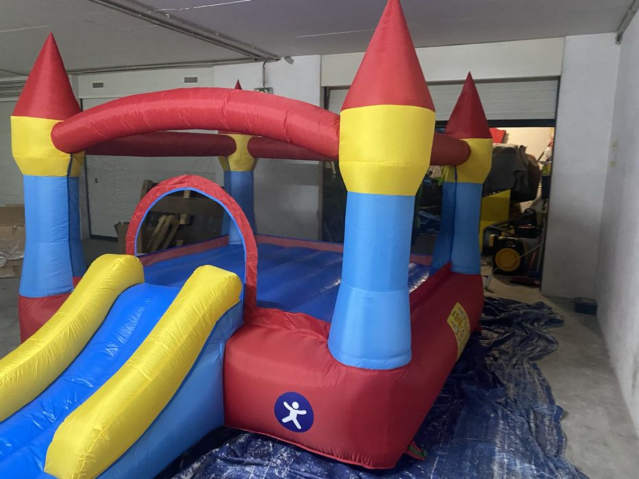 Insuflavel castelo em nylon