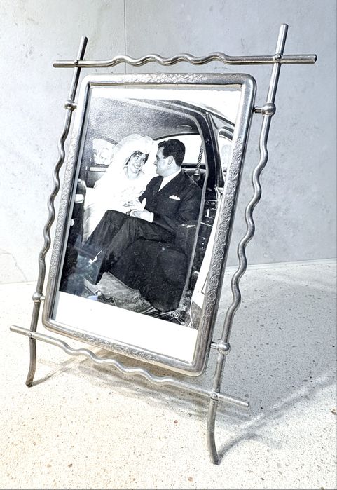 Invulgar antiga moldura dos anos 50 niquelada