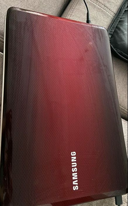 Ноутбук SAMSUNG в очень хорошем состоянии,рабочий