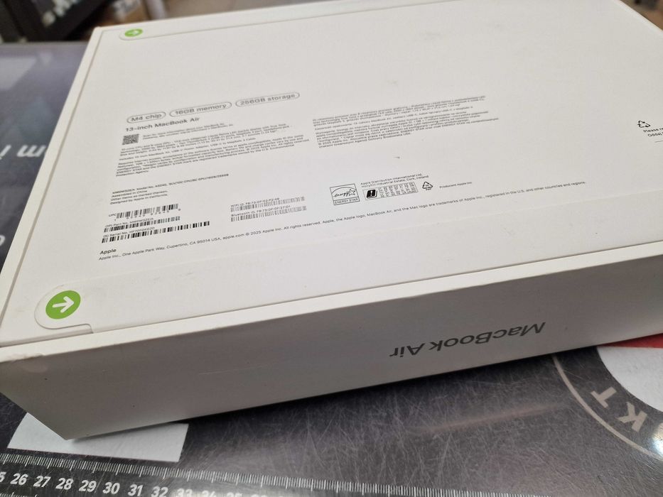 Macbook Air 13 2025/ M4/ 16GB/ 256GB/ Silver/ GW12/ PLOMBA
