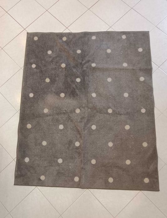 2 Tapetes IKEA LEN Cinza com Bolinhas Brancas 133x160 cm