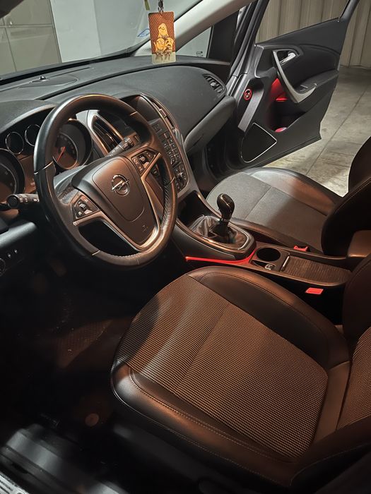 Opel Astra 1.7 CDTI (125 cv) 2011 | GPS + Cruise Control + Jantes 17”
