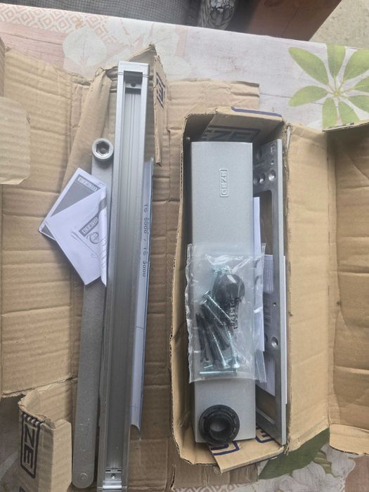 Samozamykacz do  Drzwi GEZE TS 5000