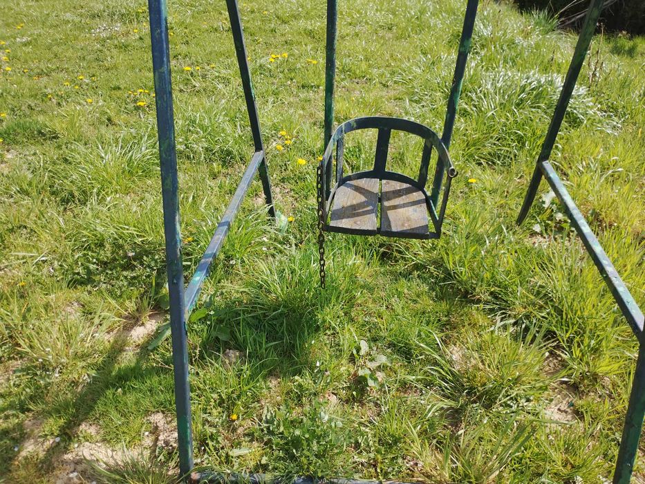 Huśtawka ogrodowa metalowa dla dzieci