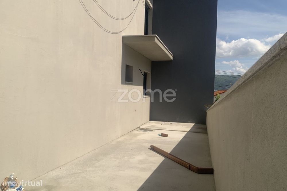 Apartamento T3 Novo com Terraço – A 2 Minutos da Cidade