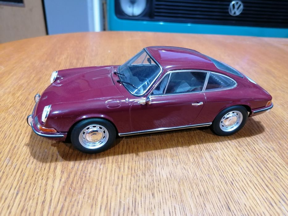 Model Porsche 911T 1969 dark Red norev 1:18 1