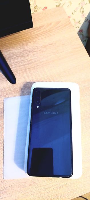 Телефон Samsung Galaxy A7 2018