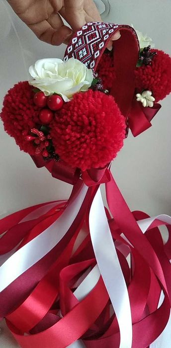 Чільця українські з помпонами "Орнамент"