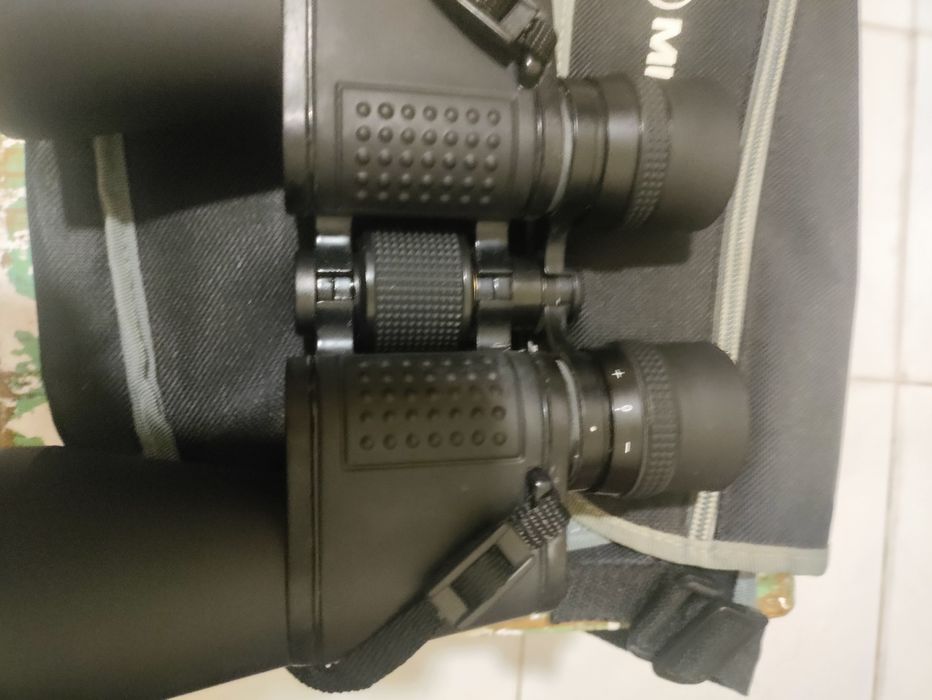 Binóculos 10x50 Meade