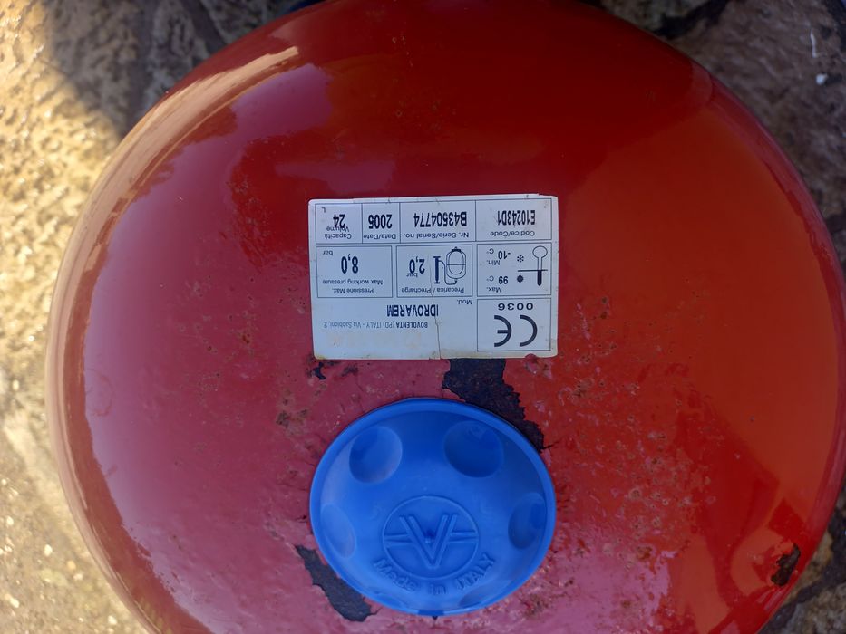 Eletro bomba eléctrica em bom estado de funcionamento