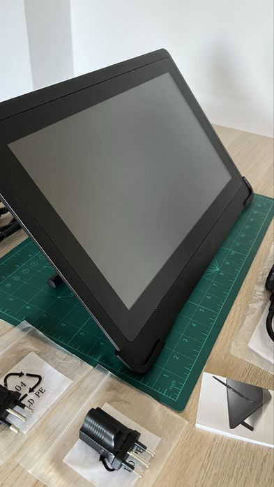 Wacom Cintiq 16” - Mesa digitalizadora Pro Pen 2 e Acessórios