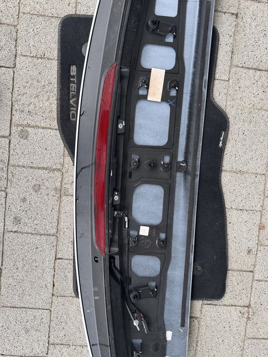 Alfa Romeo Stelvio lotka spojler klapy
