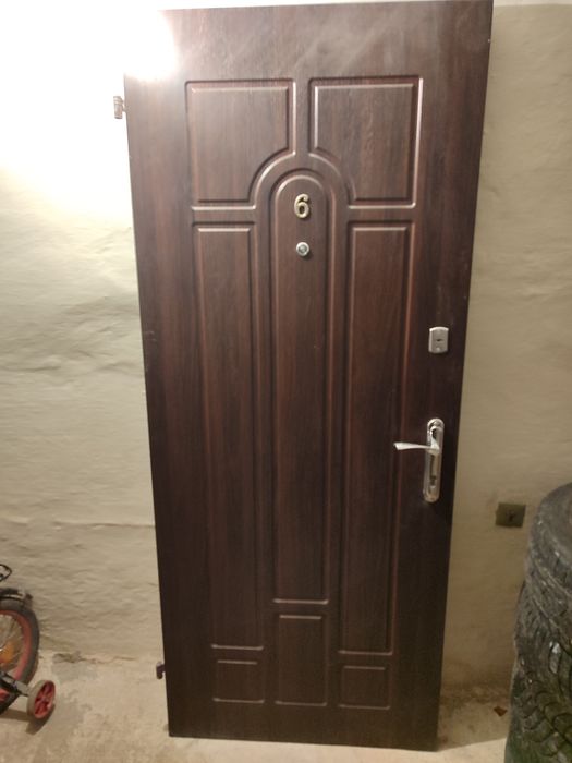 Продам вхідні двері