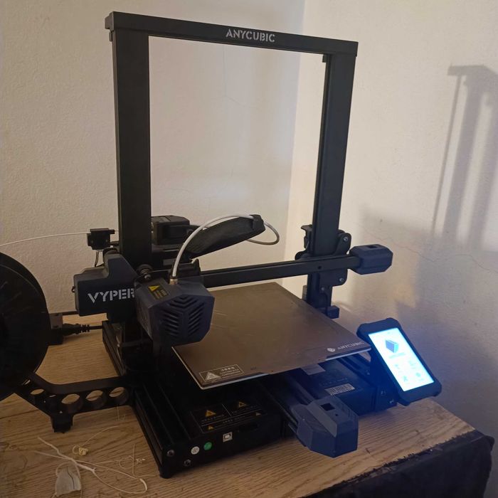 Impressora de filamento a funcionar bem