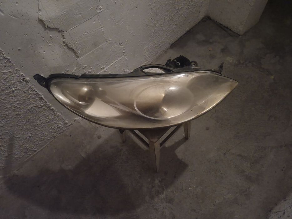 Lampa przód do Peugota 407