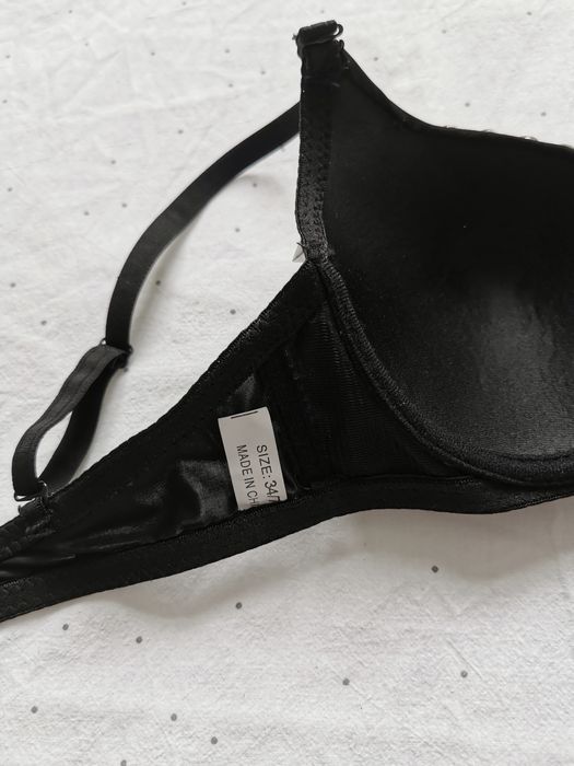 Biustonosz z kolcami metalhead