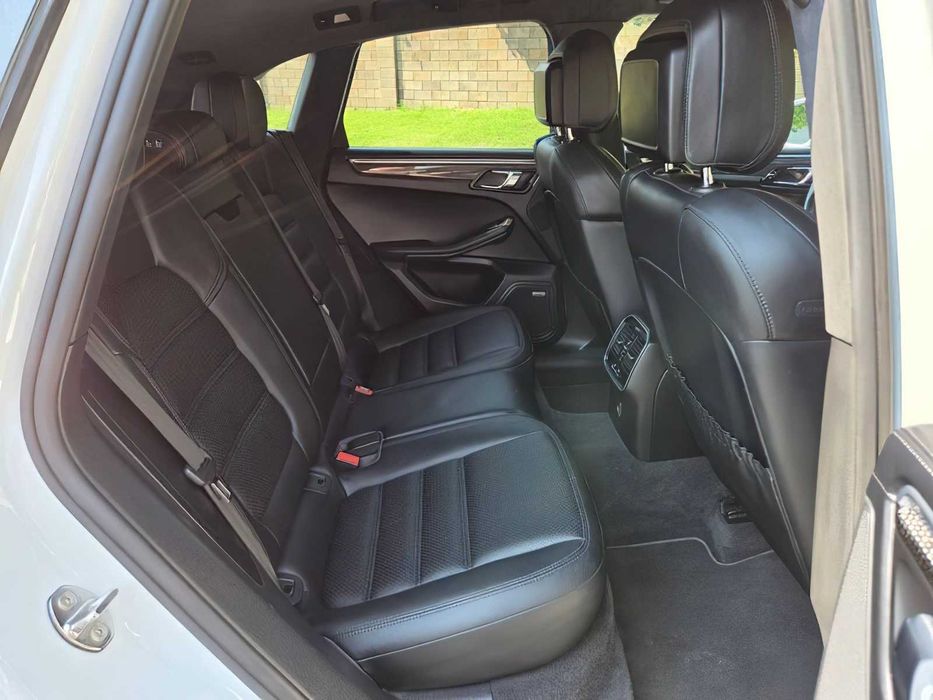 Porsche Macan Turbo      2017