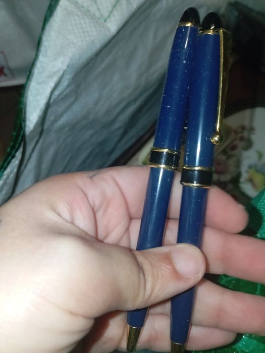 Duas canetas sem tinta