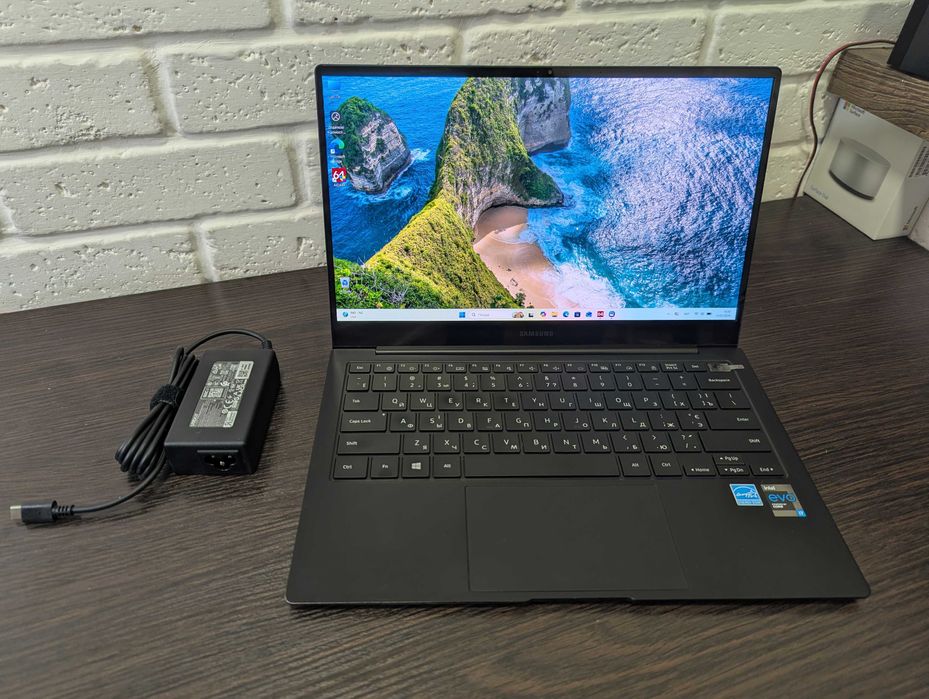 Samsung Galaxy Book Pro - 13.3 FHD OLED - i7-1165G7/8gb/256gb #431