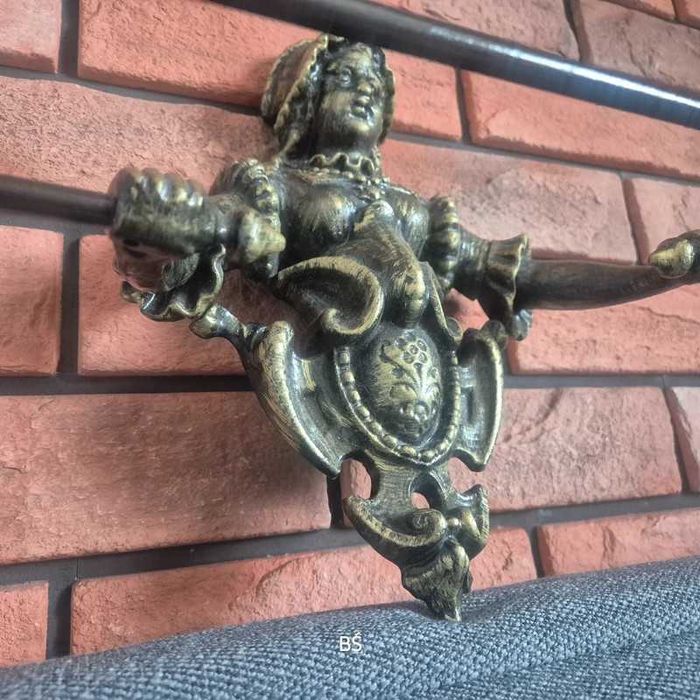 stylizowany uchwyt na ręcznik metal kobieta