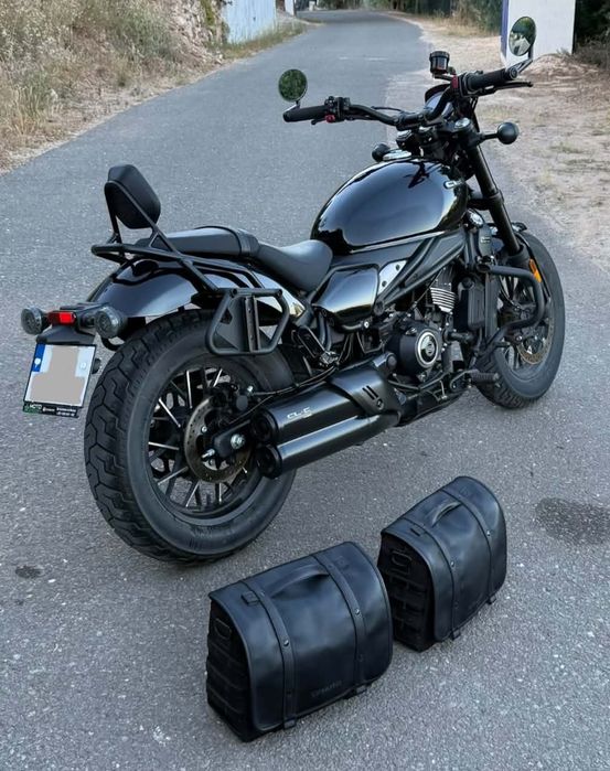 Moto com 2 anos garatiae muitos acessórios  extra