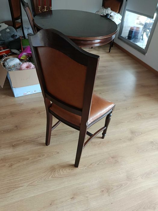 Mesa Oval de sala extensível e 6 cadeiras