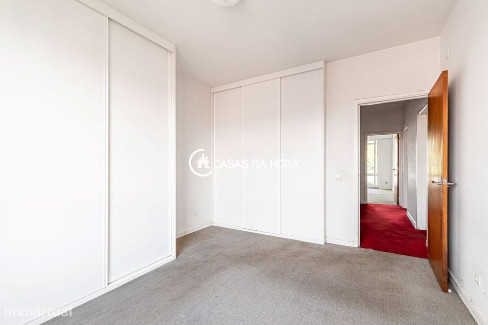 Apartamento T2 para renovação com vista mar  Alto da Barra, Oeiras