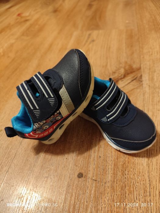Promocja Adidasy że świecącymi podeszwami nowe róż 20