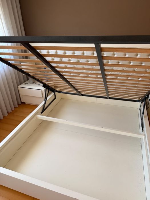 Cama de casal sem colchão