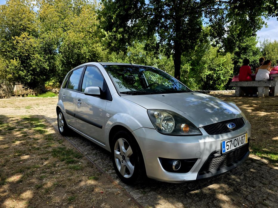 Ford Fiesta 1.25    2007/01      73 mil klm