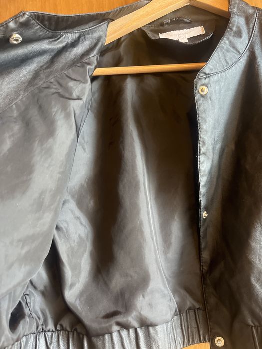 Casaco de pele preta de senhora