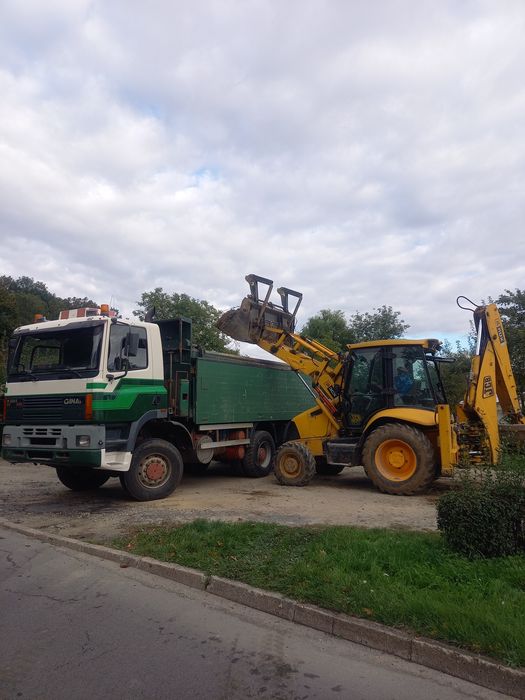 Prace ziemne przyłącza sieci wodne koparko-ładowarka
