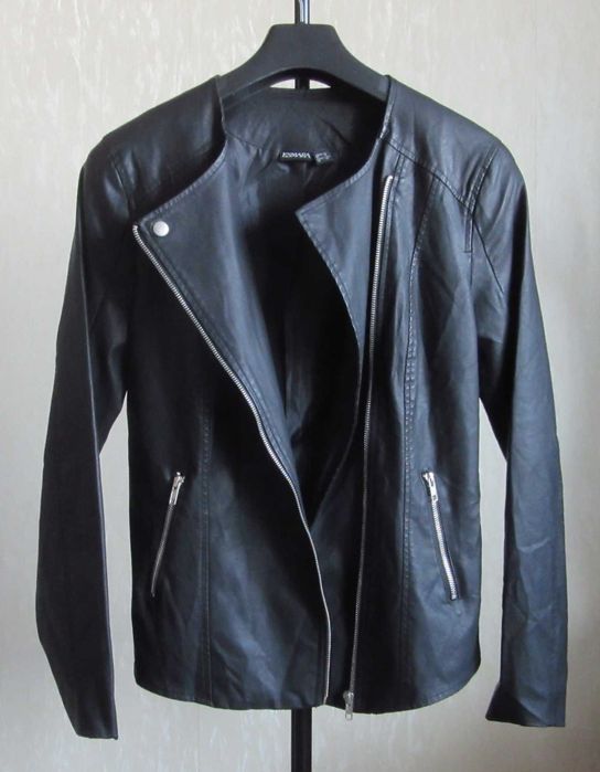 Czarna motocyklówka Esmara .