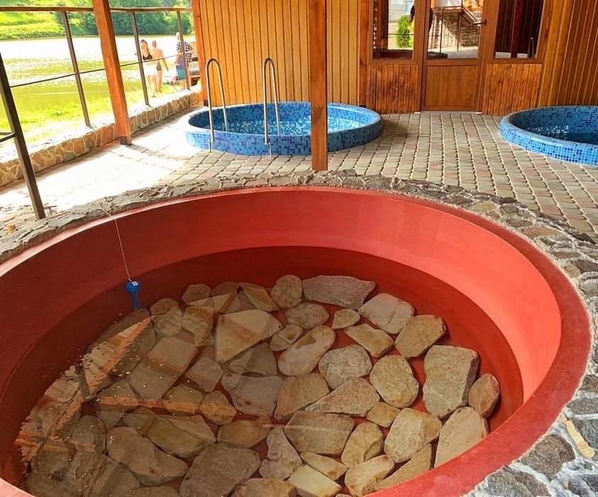 Доміки для ночівлі! Чан на джерелах! Сауна! Баня!Басейни холодної води