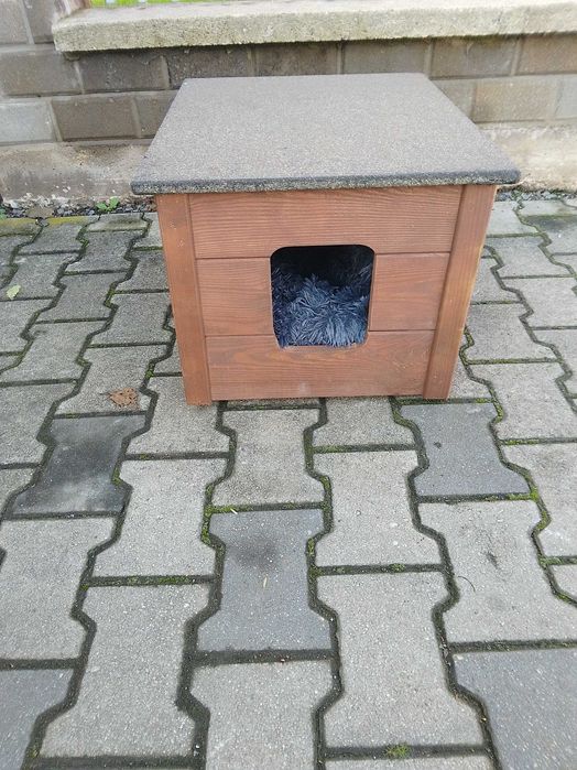 Budka dla małego psa kota