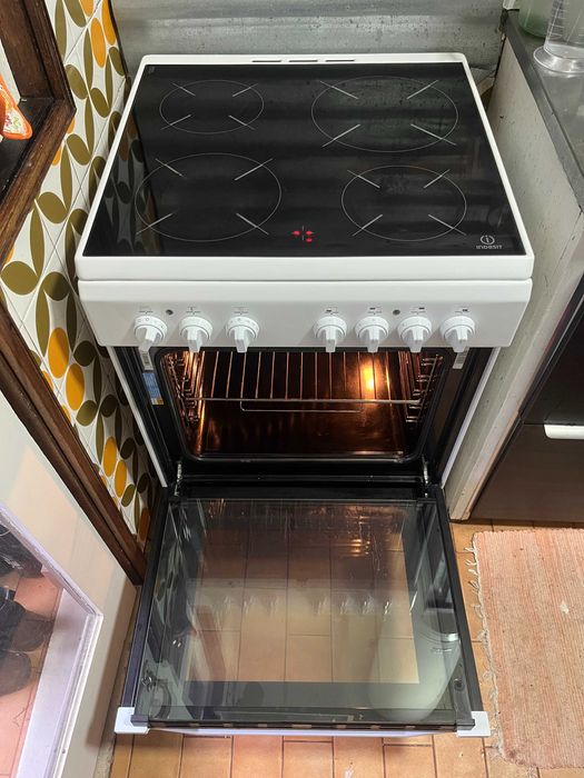 Fogão elétrico INDESIT