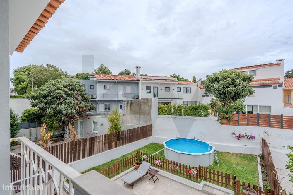 Moradia T3 Remodelada com Jardim, Terraço e Garagem em São Domingos de