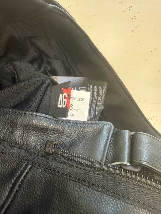 Calças mulher Dainese mota couro - como novas.
