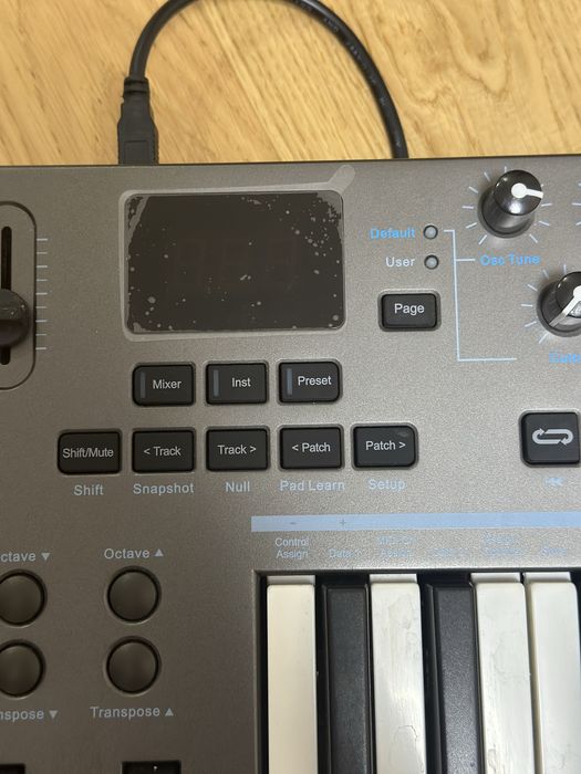 Синтезатор новий