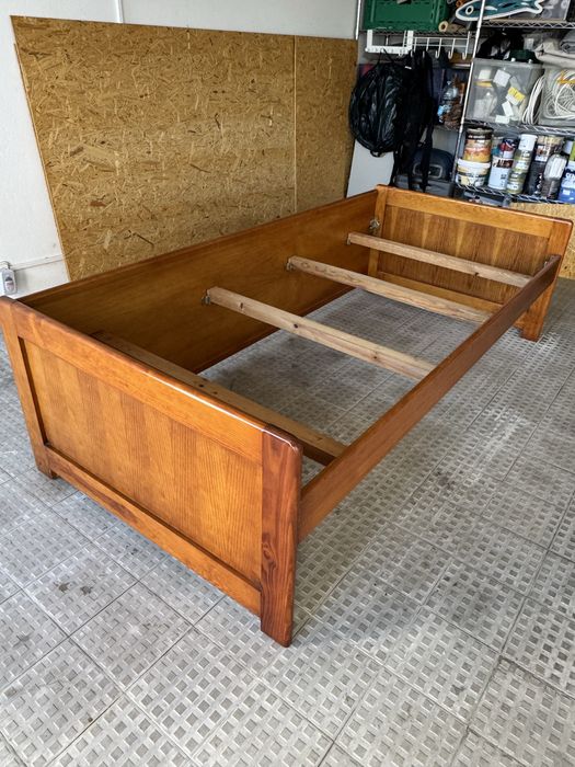 Cama de solteiro em pinho 90x200