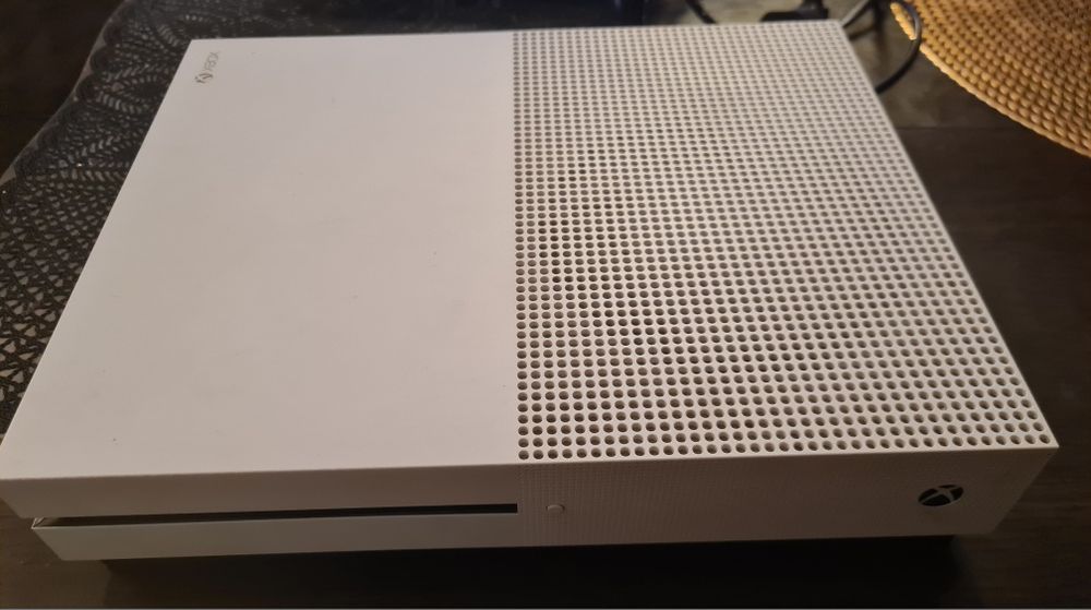 Konsola Xbox One S pad,3 gry