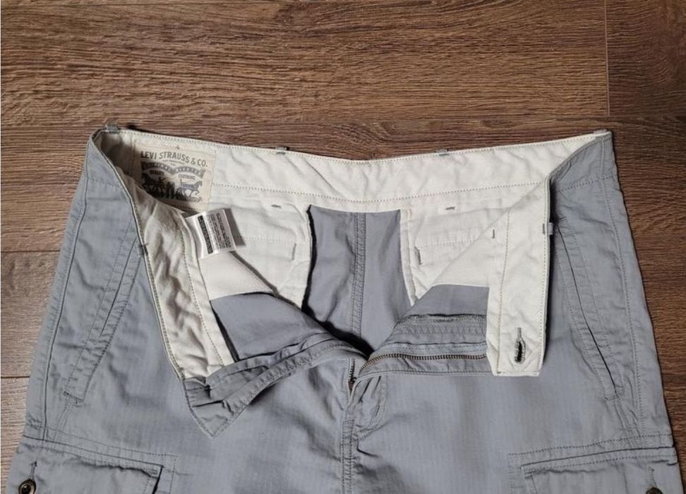 Шорты карго Levi’s.
