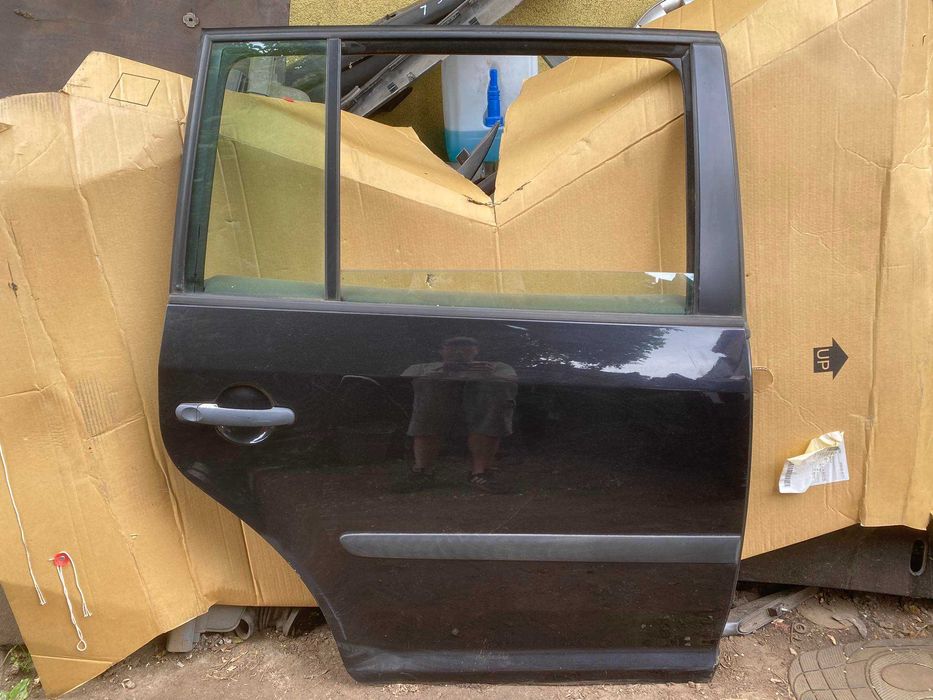 Drzwi  prawy przód i prawy tył VW TOURAN kolor czarny