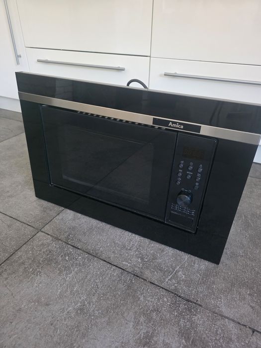 Mikrofala do zabudowy standardowy rozmiar Amica