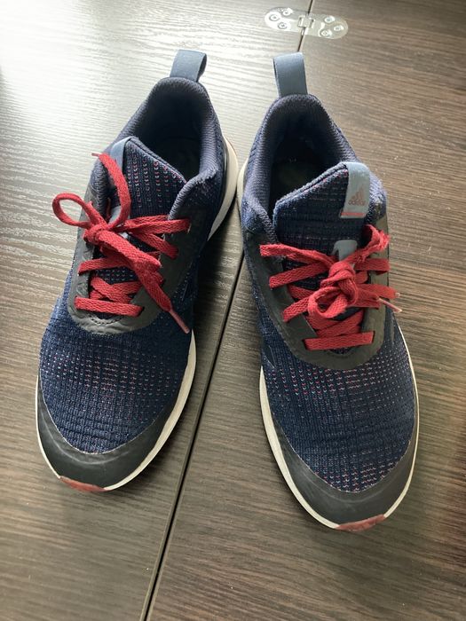 Продам  подростковые  кроссовки Adidas р.40