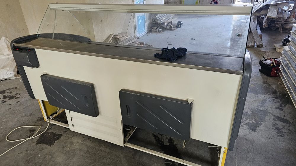 Холодильна вітрина