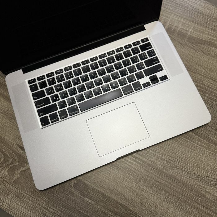 MacBook Pro 15.4 дюйми 2015 року 256 ssd 16 ram