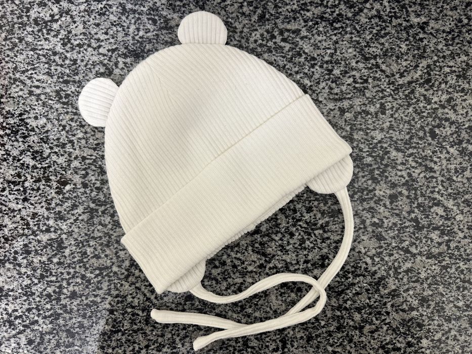 Дитяча біла шапочка,шапочка для дівчинки,шапочка на весну,легка шапка