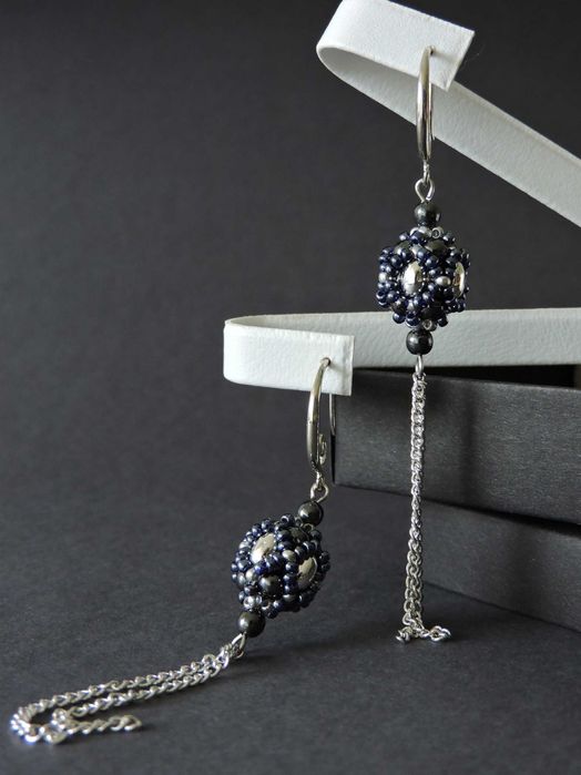 Сережки кульки з ланцюжком сріблясті довгі сережки ручна робота