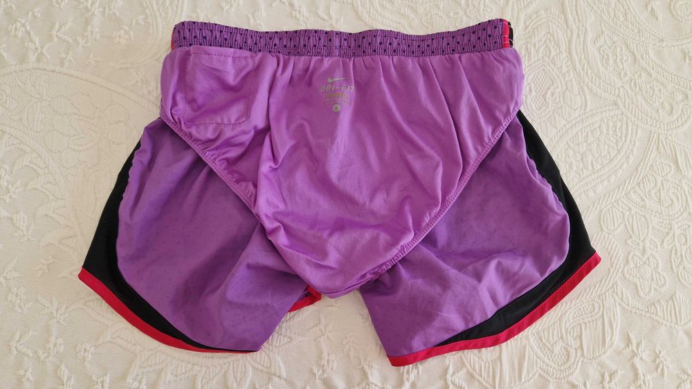 Calções Nike, tamanho S, estampado lilás